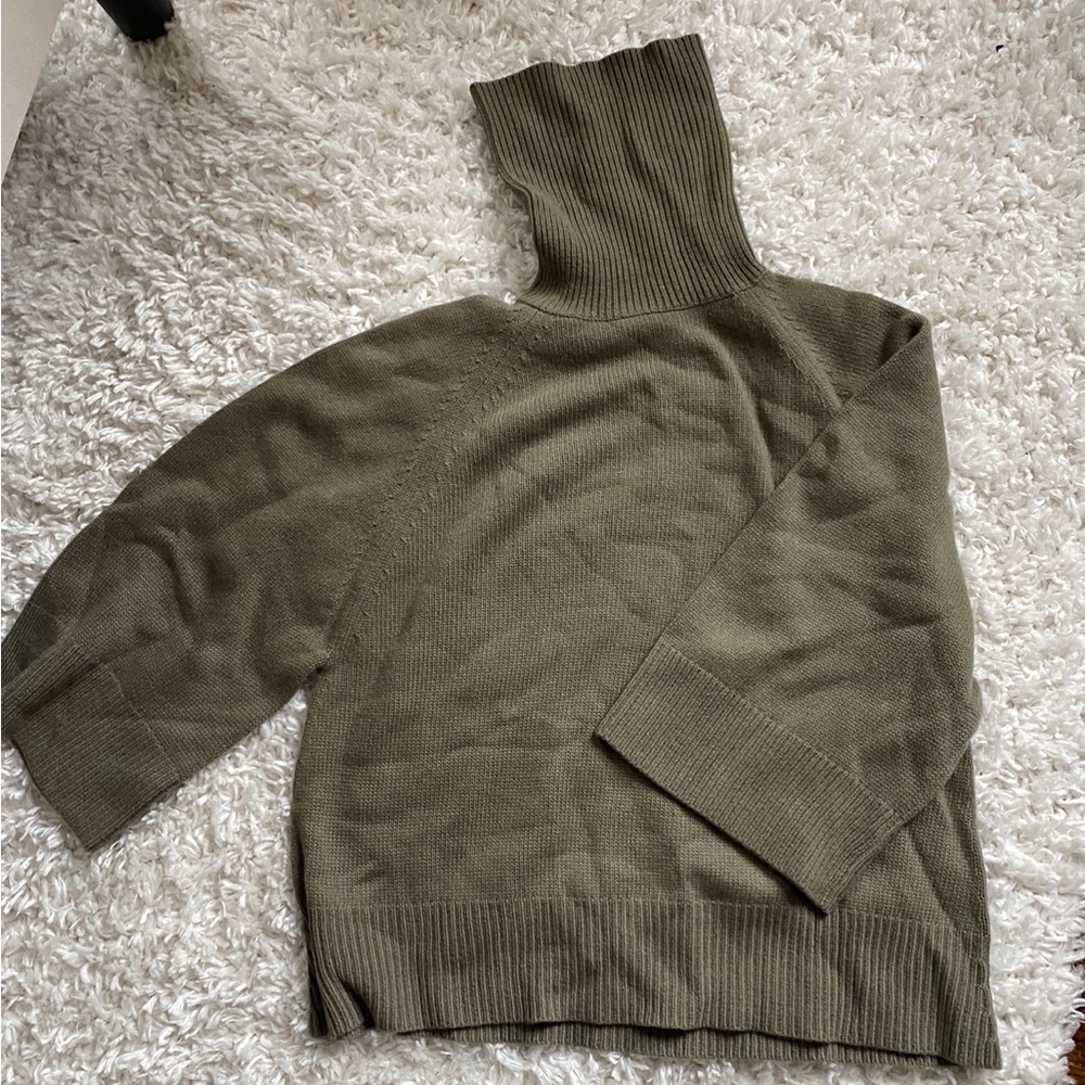 Olive green theory sweater - brand new